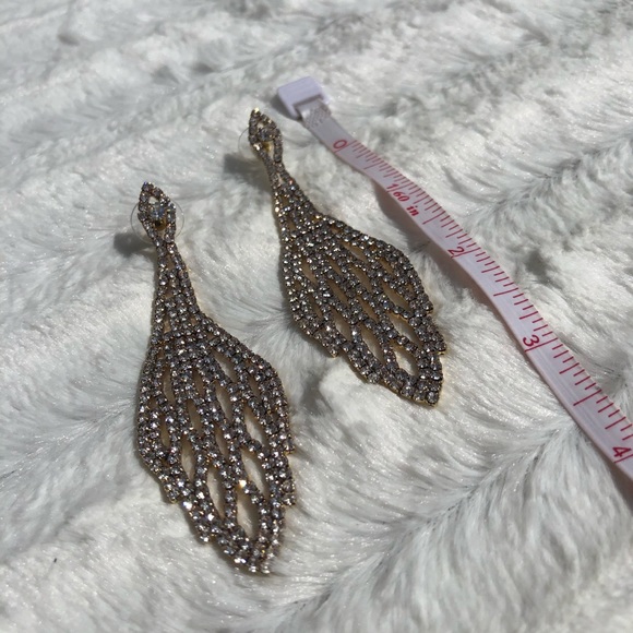 Jeweled 3 inch drop sparkling stunner Eyecatcher✨ - Picture 9 of 12